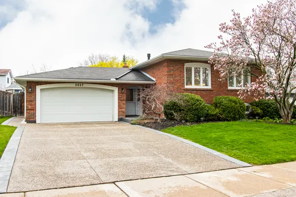 2027 Faversham Avenue, Burlington