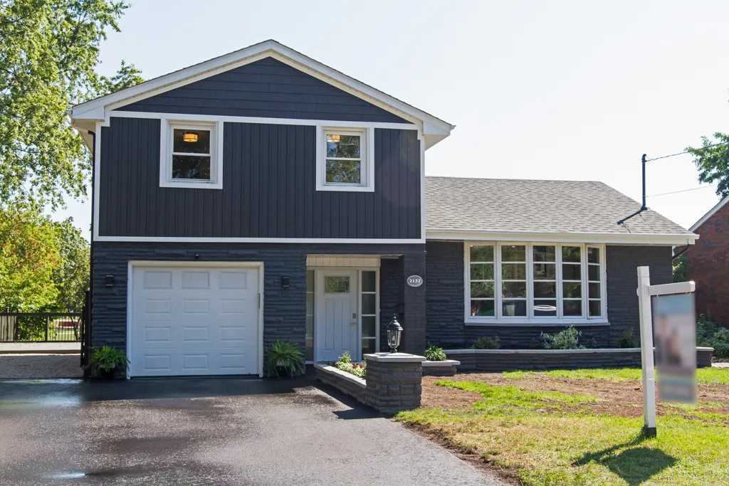 2132 Maplewood Drive, Burlington