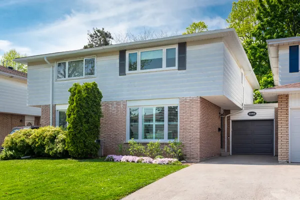 4085 Stephanie Street, Burlington