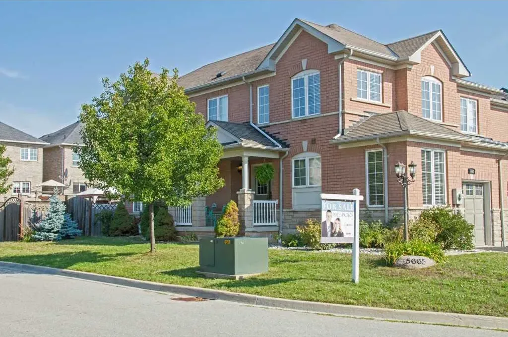 5665 Flora Drive, Burlington