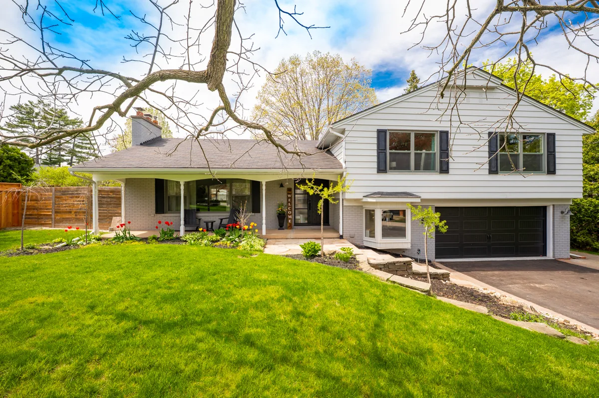 585 Deborah Crescent, Burlington