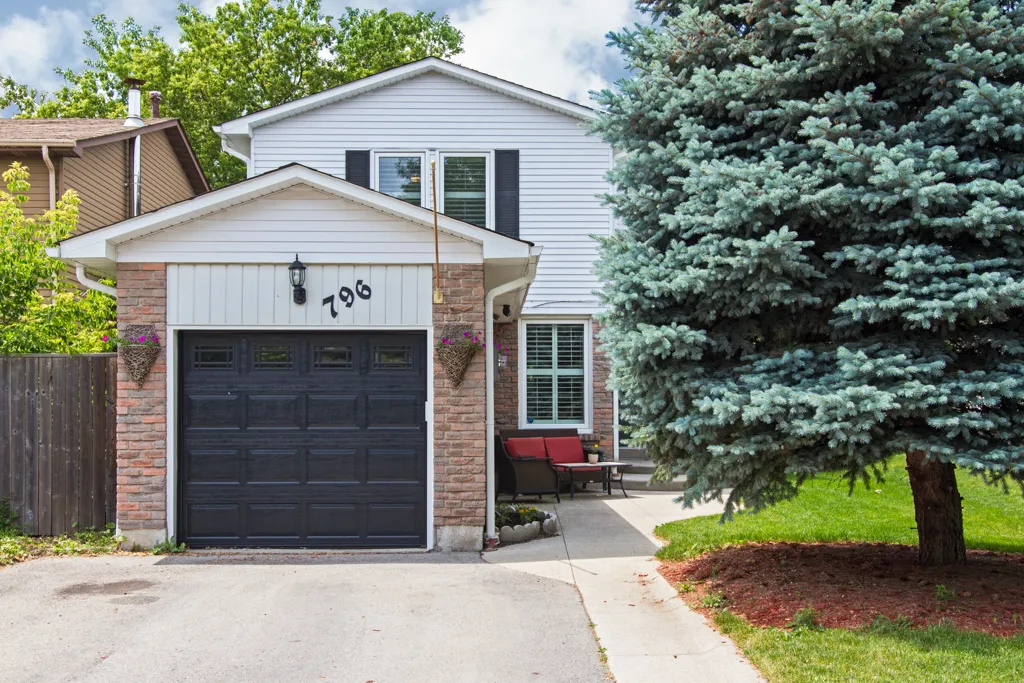 796 Coulson Avenue, Milton