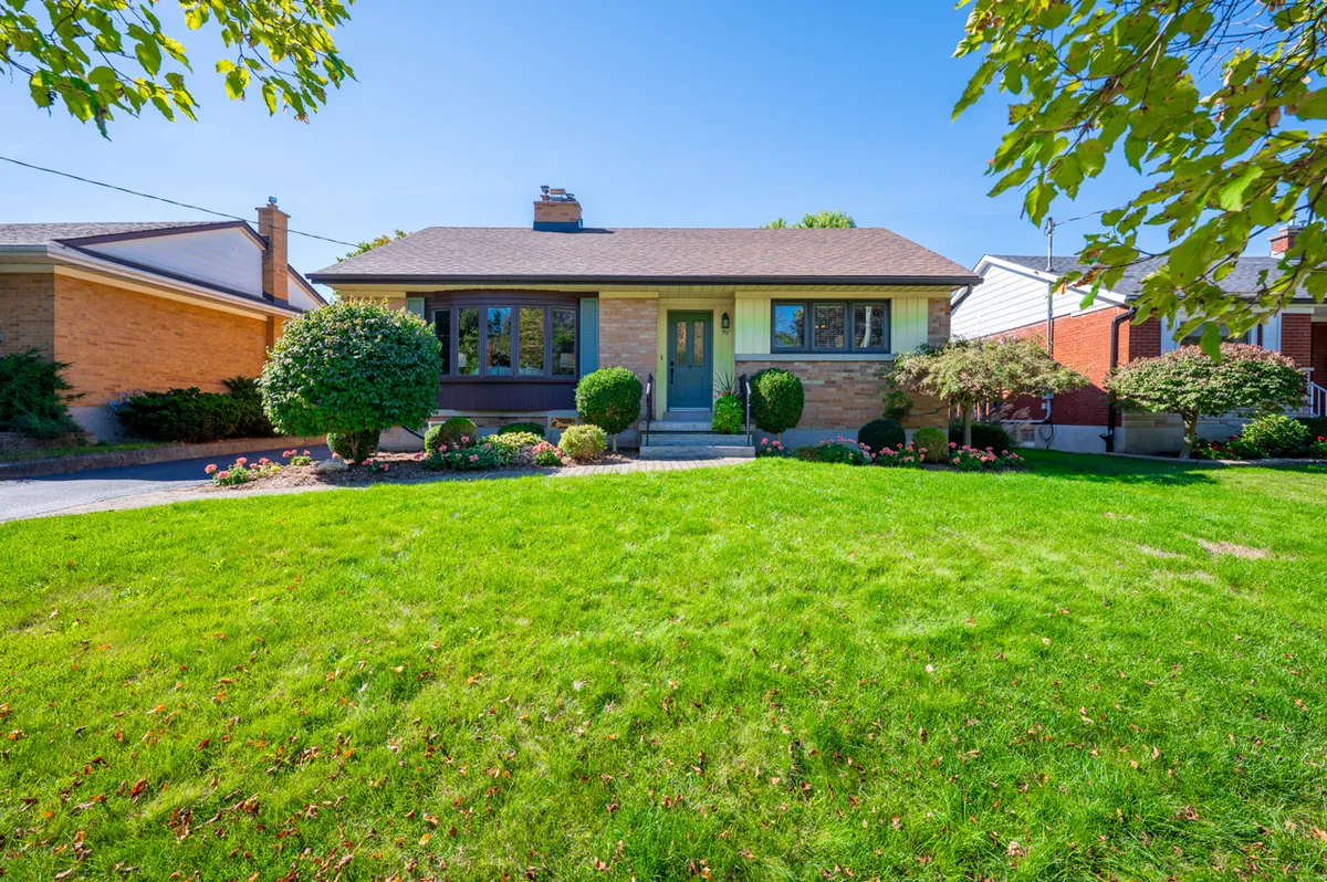 97 Ellis Crescent, Waterloo